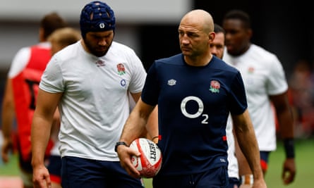 Steve Borthwick holds a ball