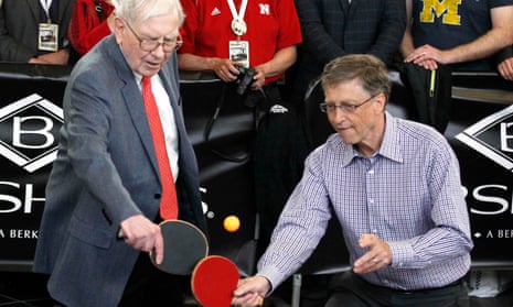 Warren Buffett and Bill Gates play tabble tennis