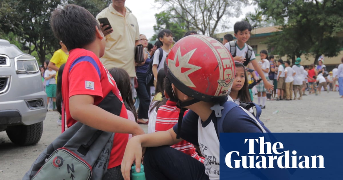 Philippines rocked by damaging 7.6-magnitude earthquake