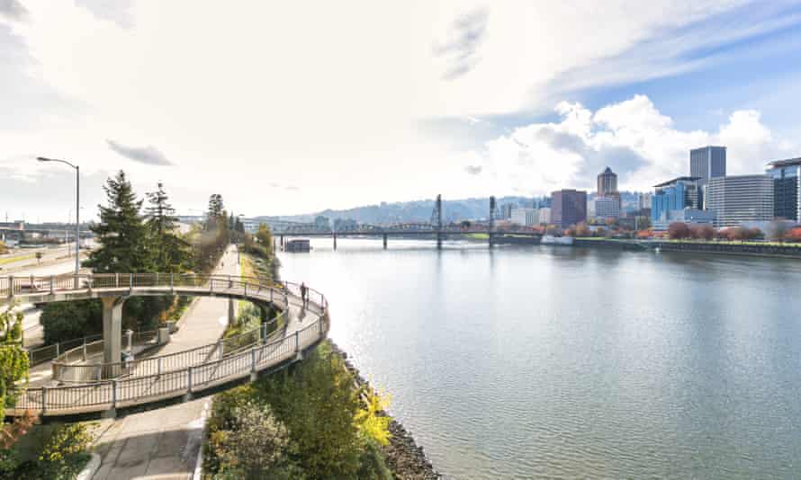 View of the Willamette river and downtown area in Portland, Oregon, as seen from the east side of the city.