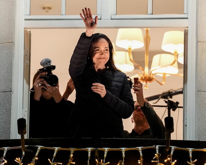 Crowds cheer as Venezuelan Nobel laureate María Corina Machado appears in Norway – video