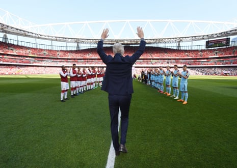 Arsène Wenger waves goodbye to Arsenal in 2018