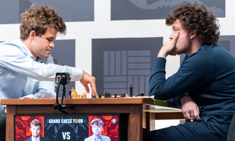 Magnus Carlsen (left) plays Hans Niemann in round three of the Sinquefield Cup in September