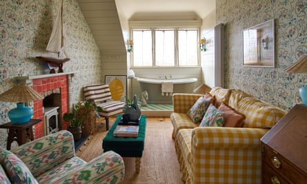 The double-ended tub and bold wallpaper in the bathroom.