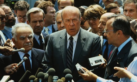George Shultz, centre, speaking to reporters in Washington with the Israeli foreign minster, Yitzhak Shamir, left, and defence minister, Moshe Arens, right, 1983.
