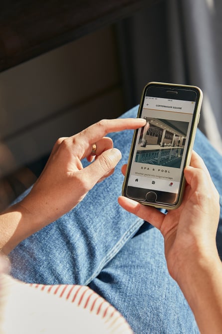 ماريسا كانون باستخدام تطبيق Coppermaker Square