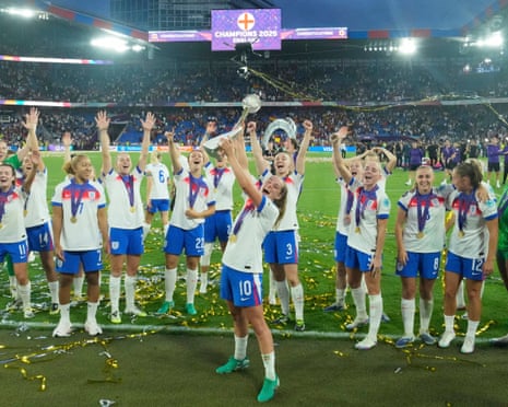 England players celebrate after winning Euro 2025