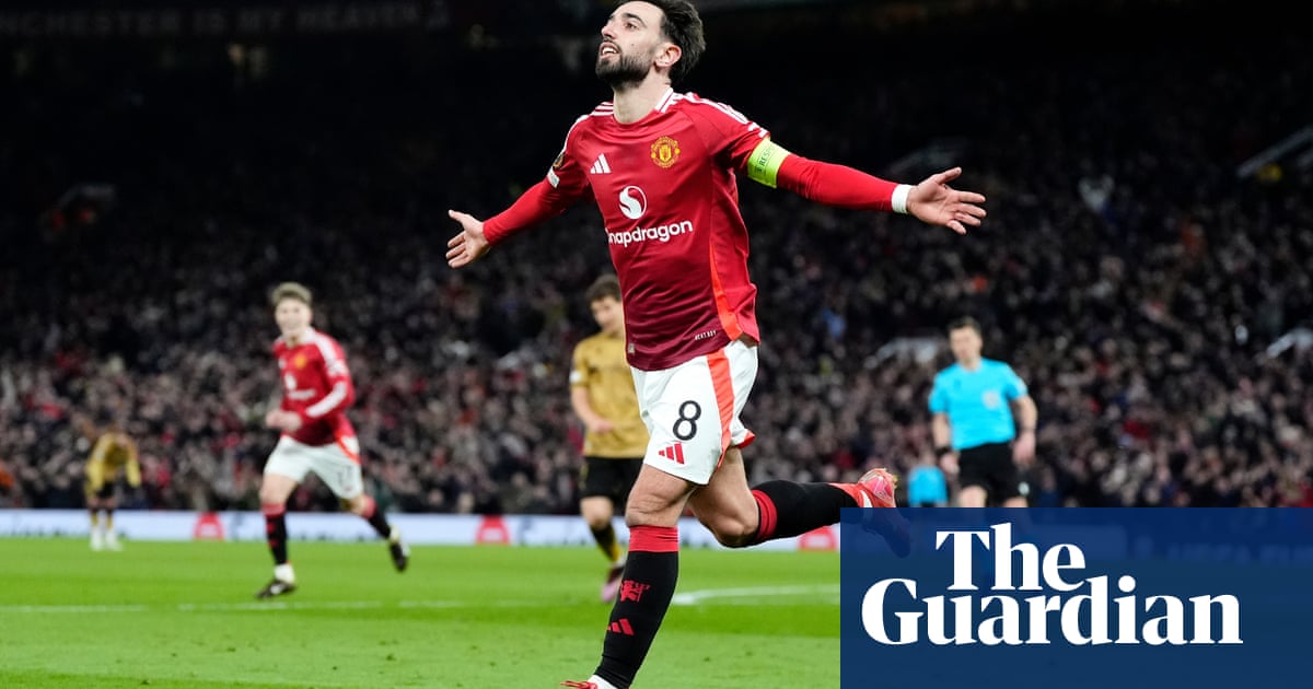 Manchester United Advances, Amorim Urges Team to Win Titles for Fernandes