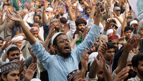 Asia Bibi: protests erupt in Pakistan after blasphemy conviction overturned - video 