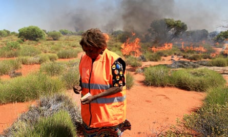 Aboriginal rangers and traditional owners conduct fire managemen