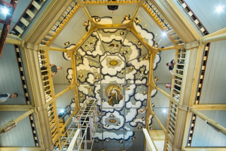 Work nears completion on the ceiling of the Sam Wanamaker Playhouse in 2014