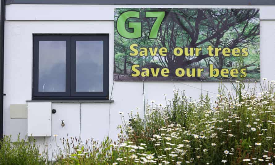A banner on a building in Carbis Bay