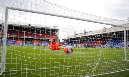 Crystal Palace’s Wilfried Zaha scores his team’s first goal with a long-range shot.