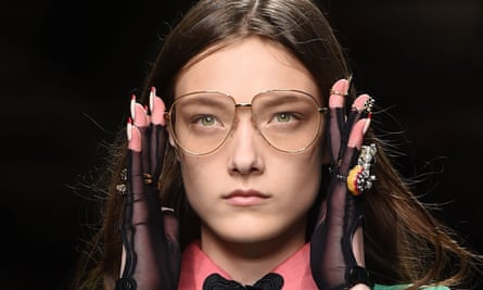 Wire Frame Glasses: How To Wear Them Like Kendall Jenner, Justin