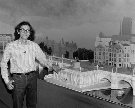 Christo poses in 1981 with a model of his project to wrap the Pont Neuf.