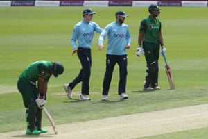 James Vince celebrates running out Sohaib Maqsood.