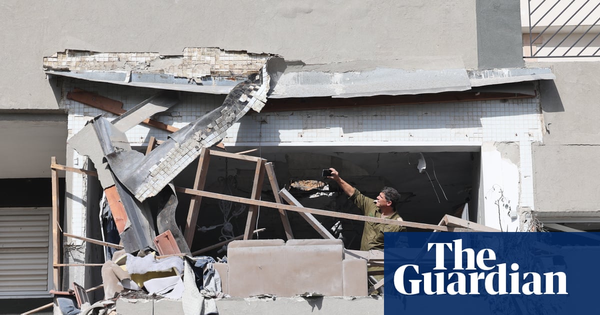 Two killed in Iranian missile strike on central Israel – video