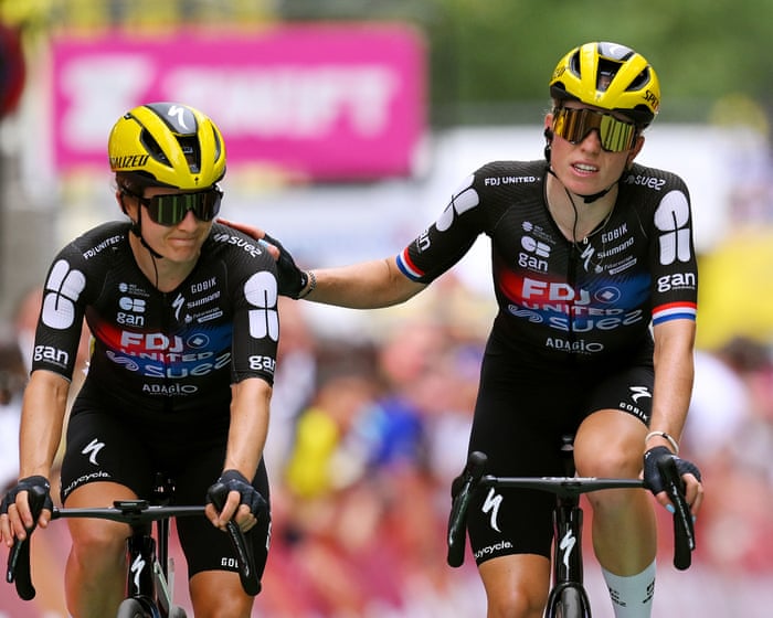 Vollering in nasty crash as Wiebes wins Tour de France Femmes stage three
