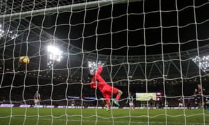 Javier Hernández’s stoppage-time strike beats Petr Cech but crashes off the underside of the bar to deny West ham victory against Arsenal. 