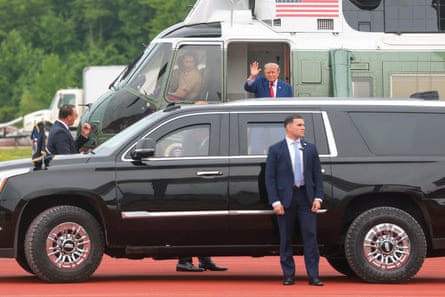Trump steps off Marine One.