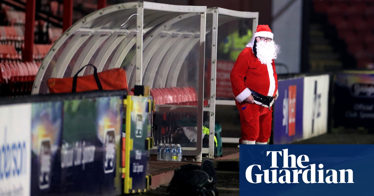 Tackling your questions in a Christmas special – Football Weekly Extra