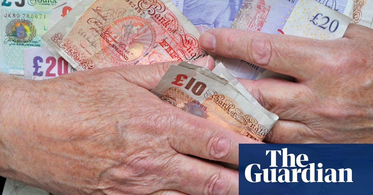 Britons ‘hoarding cash amid economic uncertainty and fear of outages’ Britons ‘hoarding cash amid economic uncertainty and fear of outages’