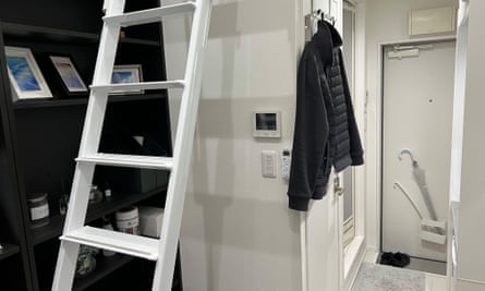 The entrance hall accommodates a toilet, shower and kitchenette, and leads into the living area. The loft bed is up a ladder