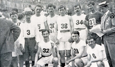 A group photograph of the competitors in the 1904 marathon. 