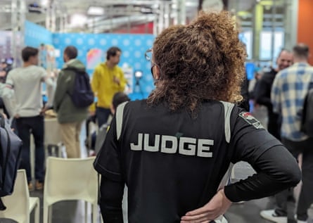 A judge surveys the scene at a previous Pokémon Worlds event.
