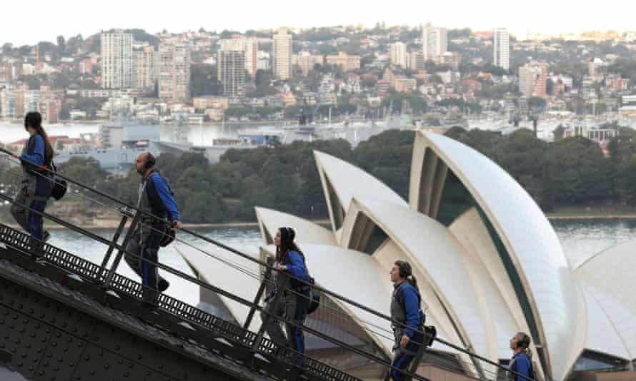 People ascending the Harbour Bridge
