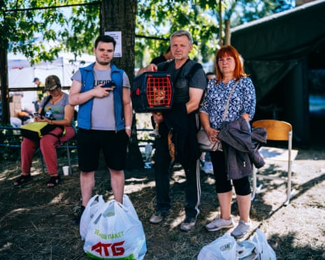 Tetyana, Oleksandr, their son Denys and a cat - the survivors from 4th floor.