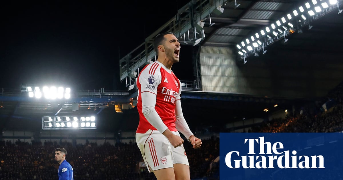 Arsenal held by 10-man Chelsea in feisty draw after Moisés Caicedo gets VAR red
