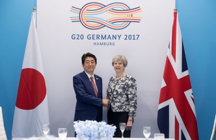 Shinzō Abe, the prime minister of Japan, with Theresa May in Hamburg.