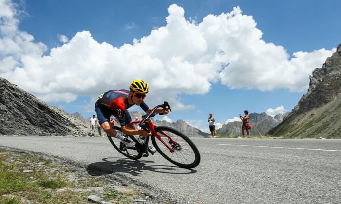 Tom Pidcock picking up speed on the downhill.