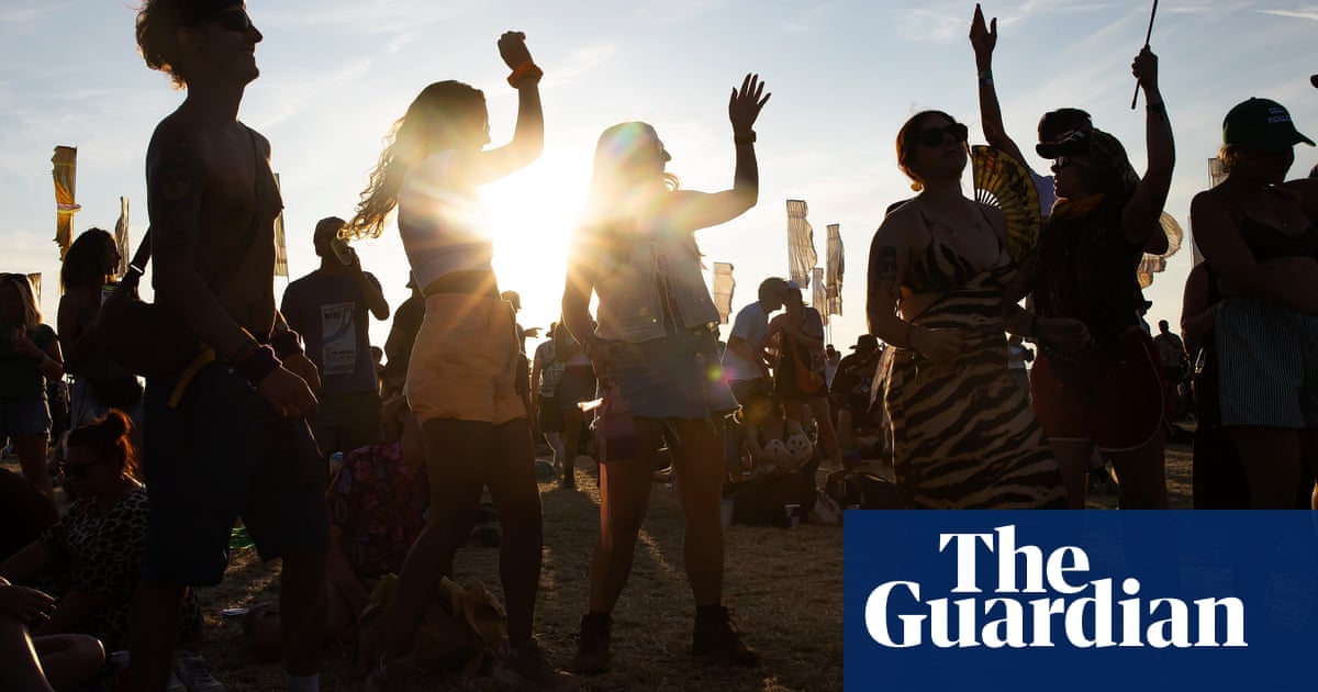 Good for you! Braving the heatwave on Glastonbury's final day photo essay