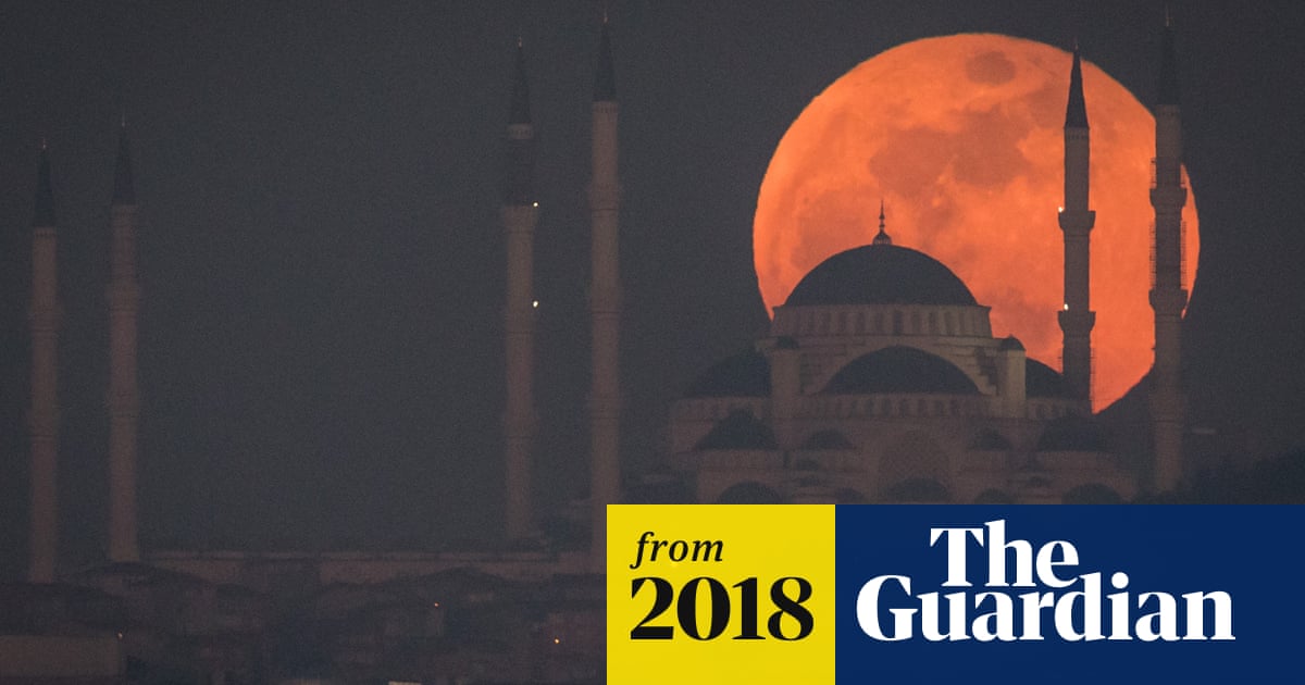 Stunning photographs capture August's 'blood moon' lunar eclipse - Science & Tec