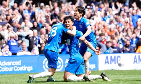 Birmingham City's Paik Seung-ho celebrates scoring their side's first goal of the game during the Sky Bet Championship match against Norwich City.