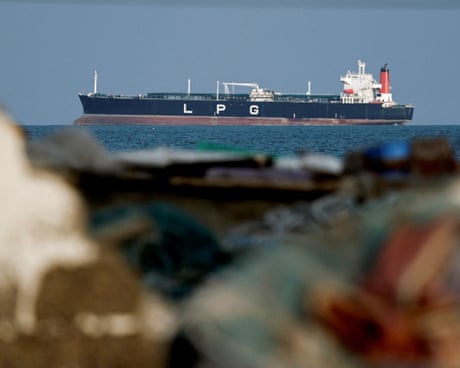 Ένα δεξαμενόπλοιο αερίου LPG αγκυροβολημένο στο στενό του Ορμούζ