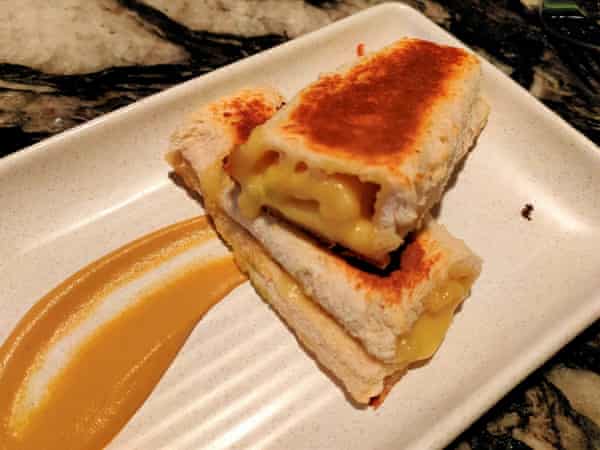 Сырный рулет с горчицей