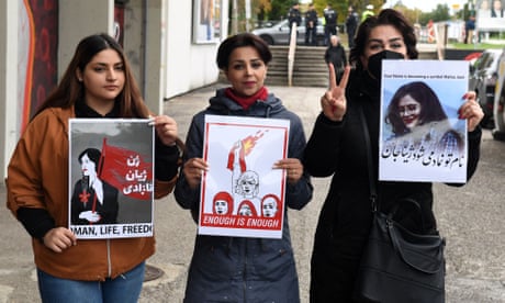 Iran footballers show solidarity with protests over Mahsa Amini’s death