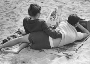 Couple on Beach, Coney Island, NYC, 1947Her works are often a balanced mix of intimacy, warmth and boldness, witha real sense of fun. “I’ve always done what I wanted to do’’ orkin