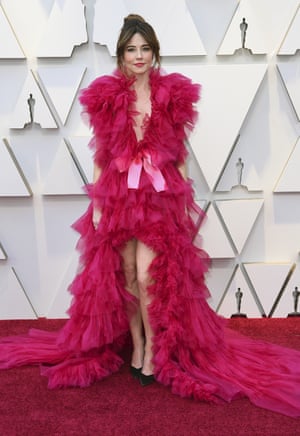 It was the dress that divided Twitter: Linda Cardellini in pink, frothy Schiaparelli couture. Loofah-luxe or Killing Eve-chic? Either way, she owned it. The actor played Dolores Vallelonga in Green Book, which received five nominations