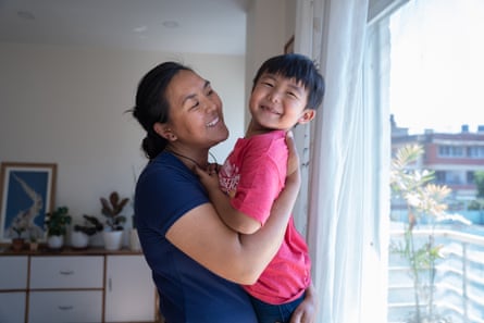 Pasang Lhamu Sherpa Akita with her son