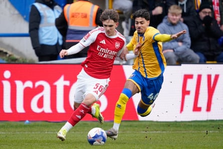 Arsenal’s Max Dowman challenges Mansfield’s George Abbott.