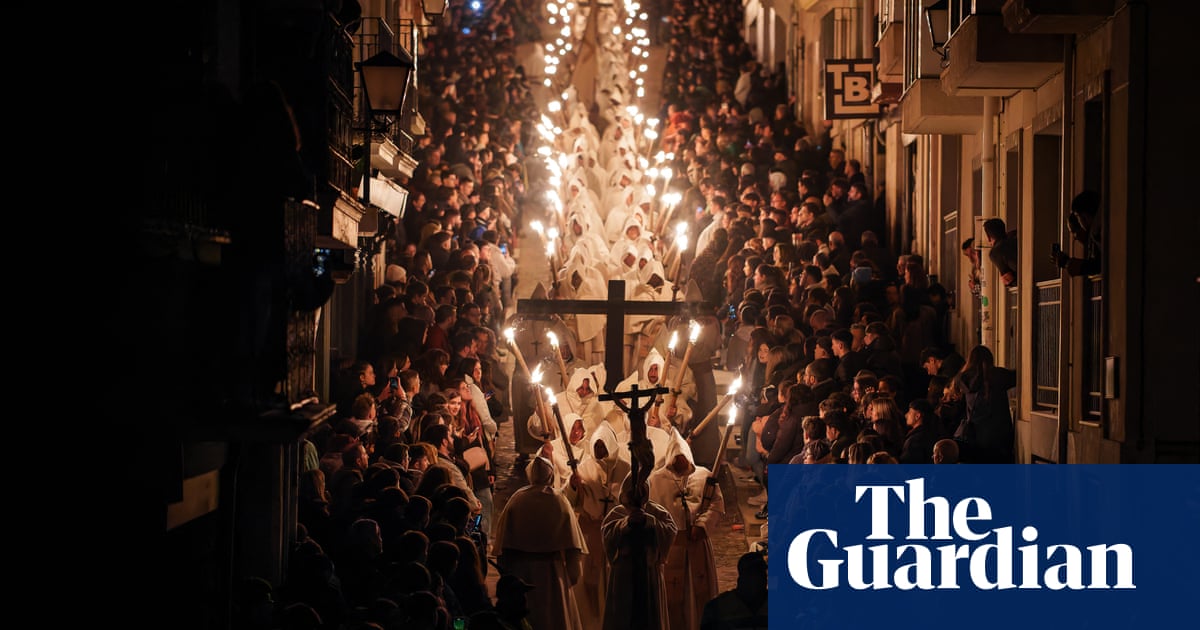 A sultan's banquet, Holy Week and Welsh gold: photos of the day Wednesday