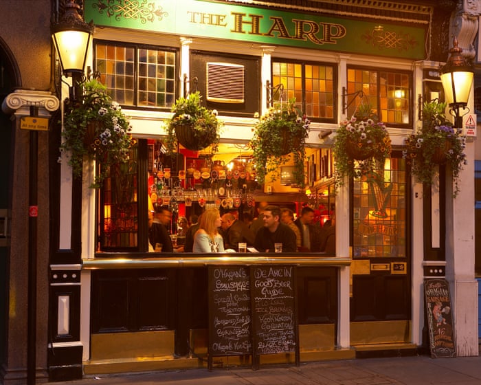 Pubs to stay open until early hours in move to boost UK growth