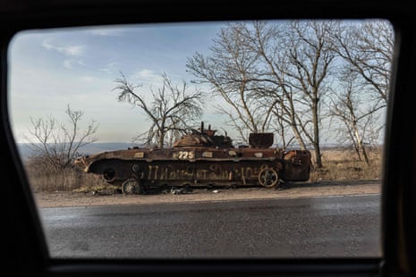 Un vehículo de combate de infantería BMP ruso destruido en la región de Donetsk, al este de Ucrania, visto el 2 de enero de 2023.