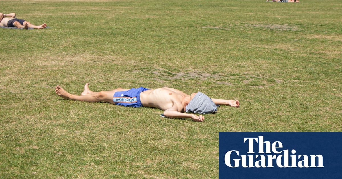 Sunny coverage of UK heatwaves forgets risks, say climate experts