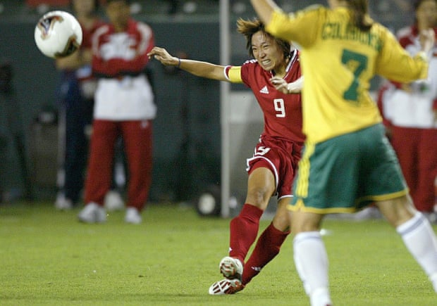Wen Sun attempts a pass past the Australian defence during the first round of the FIFA Women’s World Cup in 2003.
