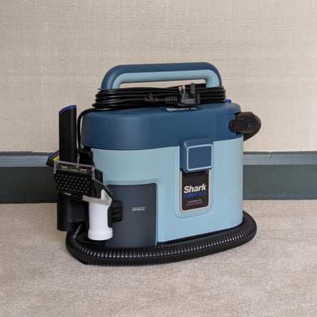 Andy Shaw testing carpet cleaners: Shark EveryMess angle